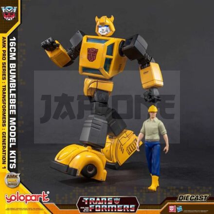 Transformers: Generation One Plastic Model Kit AMK PRO Series Bumblebee 16 cm